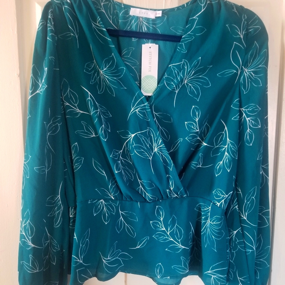 BNWT Lush Floral Top size Medium